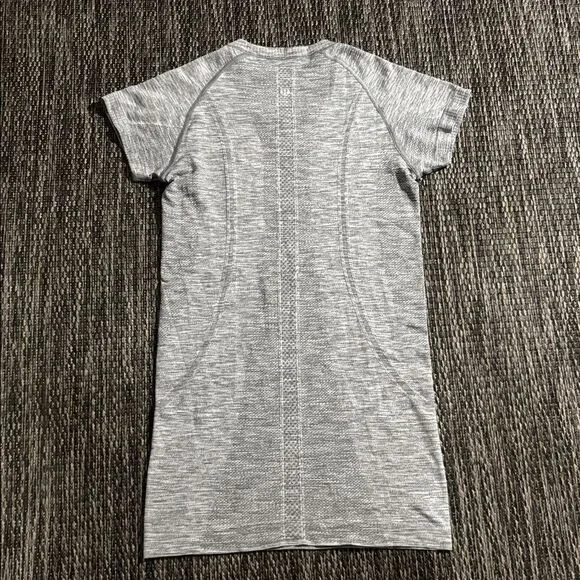 Lululemon swiftly short sleeve - Picture 2 of 5